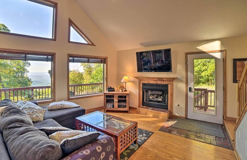 Linden House | Secluded Getaway w/ Mountain Views, Yard, & Deck!