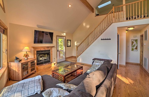 Linden House | Secluded Getaway w/ Mountain Views, Yard, & Deck!
