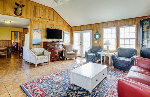 Folly Beach House | Secluded getaway with easy beach access, stunning views, grill, AC & free WiFi