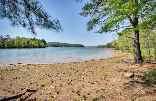 Hayesville House | Secluded Hayesville Cabin Rental with Deck and Grill!