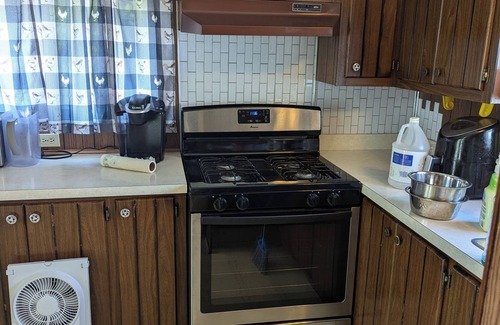 Hatley House | Secluded hideaway on 1 acre . Relax, hot tub, Wi-Fi. Pet friendly.