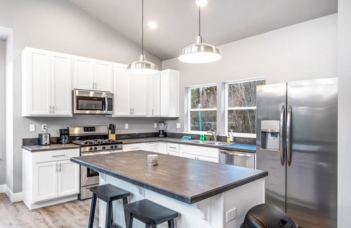 Sandpoint House | Secluded home with deck, grill, hot tub, fireplace, private beach, & W/D
