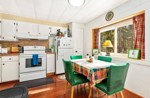Gold Bar House | Secluded home with hot tub, firepit, & deck - peaceful location
