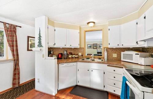 Gold Bar House | Secluded home with hot tub, firepit, & deck - peaceful location