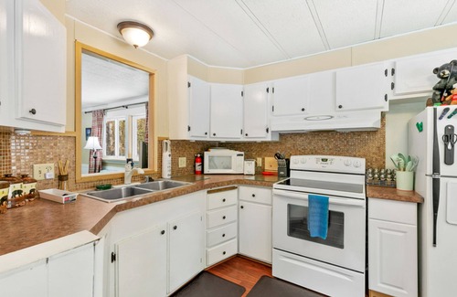 Gold Bar House | Secluded home with hot tub, firepit, & deck - peaceful location