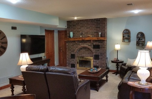 Harrisonville Bed & Breakfast | SECLUDED, INVITING 2 BEDROOM no stairs, no cleaning fee
