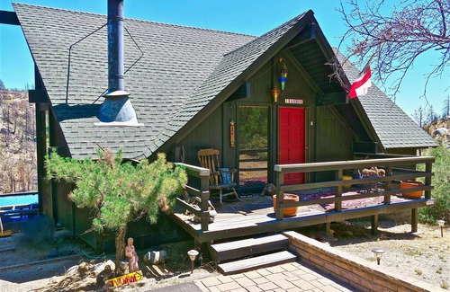 Idyllwild House | Secluded "Ivanhoe" Cabin with a Hot Tub & Magnificent Views