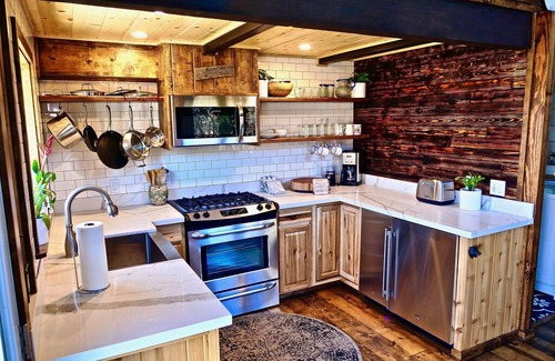 Idyllwild House | Secluded "Ivanhoe" Cabin with a Hot Tub & Magnificent Views