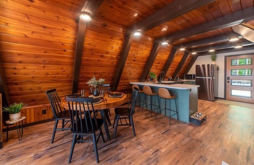Indian River Cabin | Secluded LakeFront A-frame w/Hot Tub- Veaux Pines