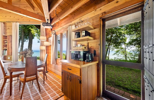 Gills Rock Cabin | Secluded, Lakeside Cottage on the Bluff