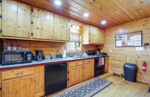 Apple Ridge Cabin | Secluded Lenoir Cabin: 4 Mi to Dtwn Blowing Rock