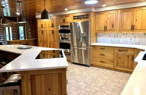 Cadillac Cabin | Secluded Lodge with hot tub