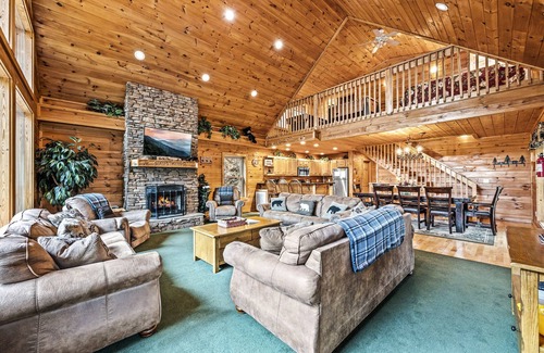 Gatlinburg - Pigeon Forge Cabin | Secluded Log Cabin 5 Bedrooms. 5 Miles From National Park 15 Miles To Dollywood