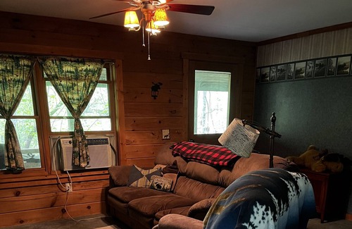 Franklin Cabin | Secluded Log Cabin Retreat