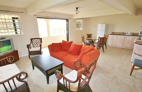 Christie Villa | Secluded luxury 5 bed villa in the trees- pool/gym