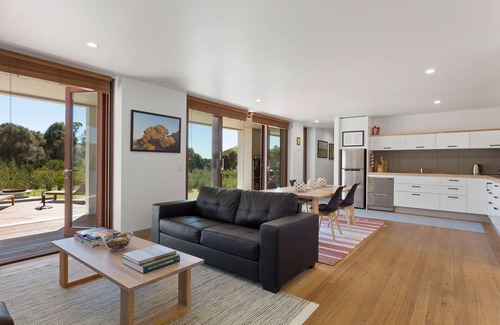 Greens Beach House | Secluded Luxury