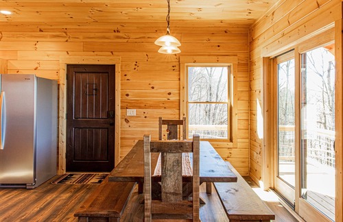 Bryson City Cabin | Secluded Luxury Cabin - Mountain Views, Fire Pit, Great Location! Sleeps 8.