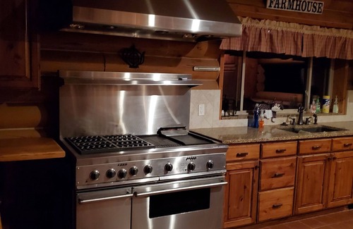 Carbon County Cabin | Secluded luxury lodge that sleeps 34 in beds