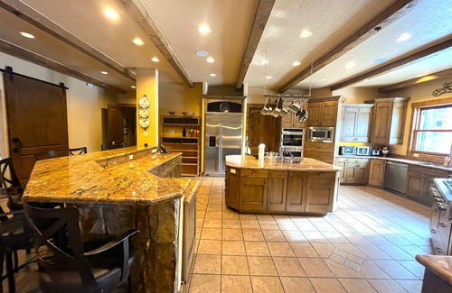 Breckenridge Villa | Secluded Luxury Villa 26 guests - 11 bd/10.5 ba, conference rm, racquetball ct