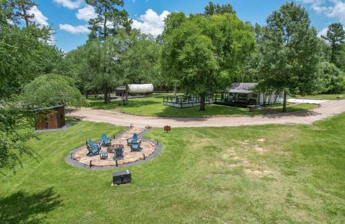 Montgomery House | Secluded Luxury Wagon with Pond, King Bed, Full Bath, Patio