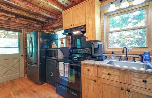 Meadows Of Dan Cabin | Secluded Meadows of Dan Cabin w/Fire Pit!