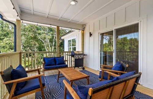 Rossville House | Secluded Modern Cabin with Mountain Views near Lookout Mountain & Chattanooga, TN