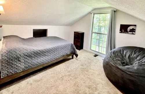 Points Cabin | Secluded Mountain Top Cabin with Hot tub & Pool Table!