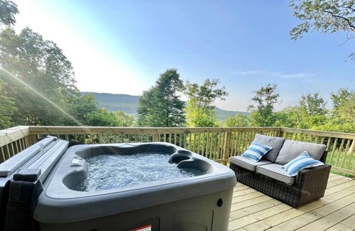 Points Cabin | Secluded Mountain Top Cabin with Hot tub & Pool Table!