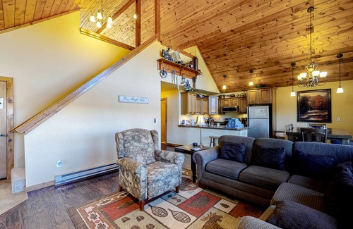 Cripple Creek House | Secluded Mountain Escape W/Private Hot Tub, Full Kitchen, free WiFi, & More