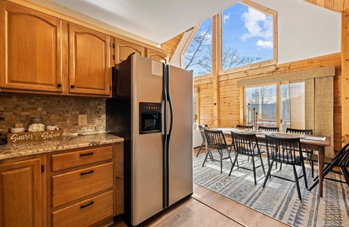 Maggie Valley Cabin | Secluded Mountain Retreat perfect for nature lovers,Hot Tub, 20 mins from skiing