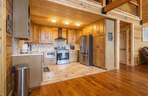 Hasty Cabin | Secluded mountaintop cabin, 40 acres, views of Buffalo River below & wildlife