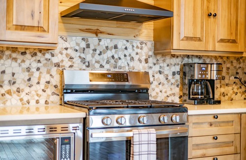 Hasty Cabin | Secluded mountaintop cabin, 40 acres, views of Buffalo River below & wildlife