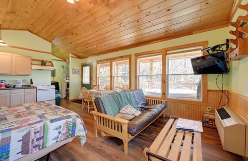 Bryson City Cabin | Secluded Nantahala 'Gone Hunting' Cabin w/Hot Tub