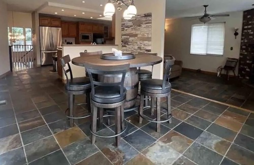 Langley House | Secluded Oasis: 5 Acre Retreat