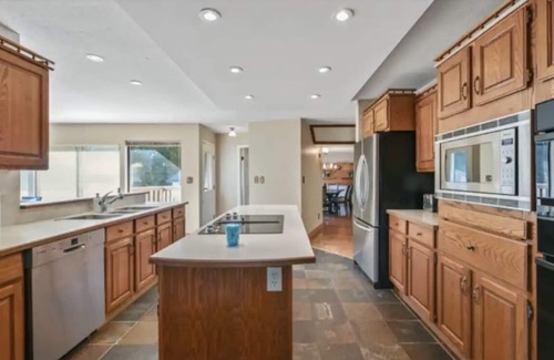 Langley House | Secluded Oasis: 5 Acre Retreat