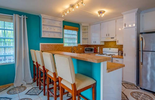 Chupacallos House | Secluded OCEAN VIEW 2 bed 2 bath Home, convenient to Ceiba Ferry. King and Queen