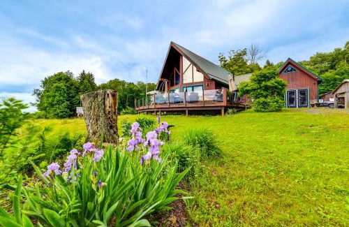 Oxford House | Secluded Oxford Cabin on 75 Acres Sunset Views!