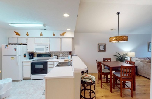 Pawleys Island Villa | Secluded Paradise Serene 2BR Golf Course Views