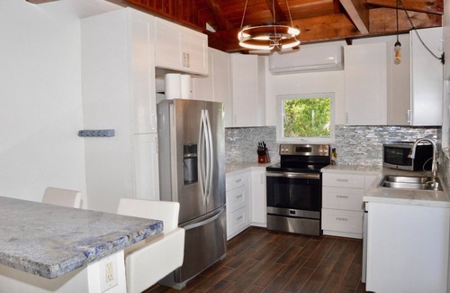 Peterborg Villa | Secluded peterborg Villa-July 4 open! Enjoy sweeping views of Magens bay