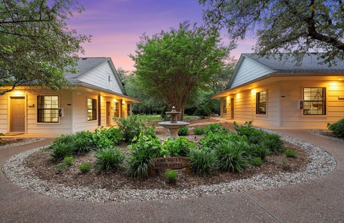 Crawford Apartment | Secluded Poolside Getaway where Boutique Hotel Vibes meet Nature