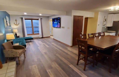 Jonas House | Secluded, Private Pool. Steam/Sauna. Hot Tub. WiFi. Pool Table