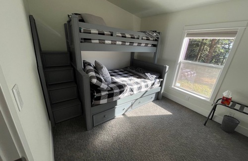 Thurston Other | Secluded property on 14 forested acres, 18 minutes to U of O