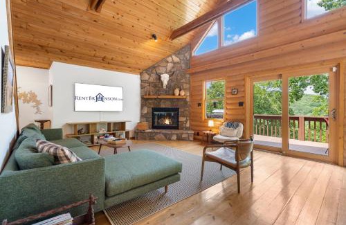 Lampe House | Secluded-Pvt Hot Tub-Free Daily Tickets-Walk to Table Rock Lake