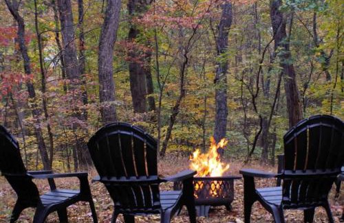 The Woods House | Secluded Retreat w Hot Tub, FirePit & Pool Access