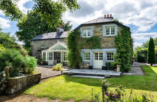 Ballynacarrigy House | Secluded riverside farmhouse close to Center Parcs