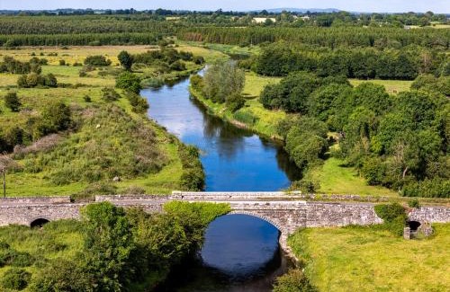 Ballynacarrigy House | Secluded riverside farmhouse close to Center Parcs
