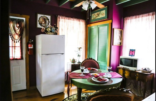 Eureka Springs Historic District Cottage | Secluded Romantic Dollhouse BnB in Downtown Historic District