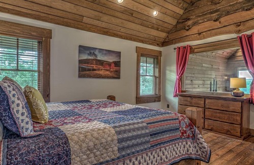 Morganton Cabin | Secluded Serenity- Breathtaking Views | Master on Main | Outdoor Fireplace with TV