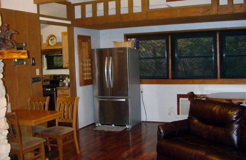 Leakey Cabin | Secluded, shady river front Get-away cabin
