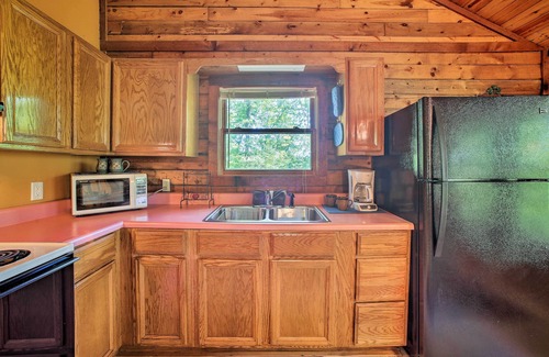 Eureka Springs Cabin | Secluded Studio 1 mi to Thorncrown Chapel